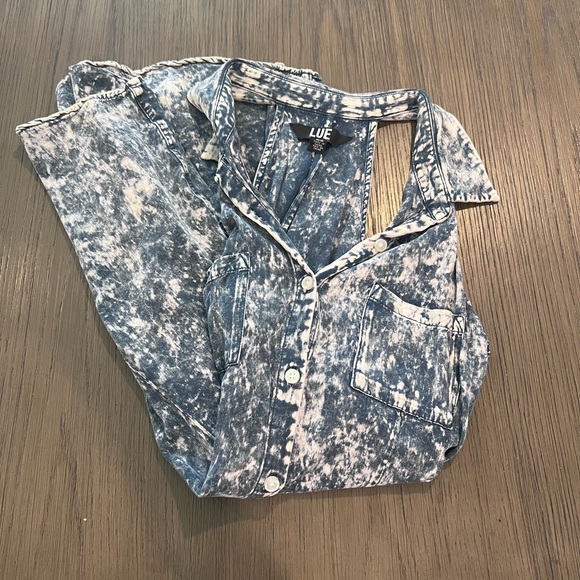 🔥$5 SALE🔥 🎉HP🎉 Acid Wash Button Up - Picture 5 of 8